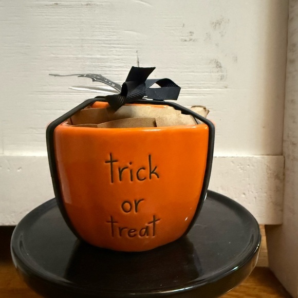 Rae Dunn Orange Jack-O'-Lantern Measuring Cups - Picture 2 of 2